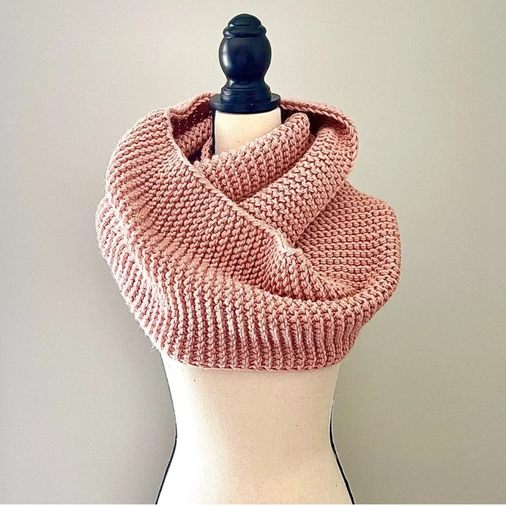 New oversized knit blanket Infinity scarf, pale pink
